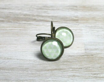 Motif triangle vert anis // boucles d'oreilles pendantes // motif simple