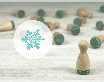 Mini Stamp Snowflake III // Gomma naturale su legno duro // Diametro 12 mm, altezza 25 mm