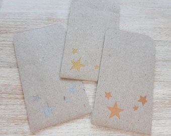 3 mini sacs cadeaux étoiles or, argent et cuivre // 6 x 9 cm // faits à la main à partir de papier à croquis recyclé