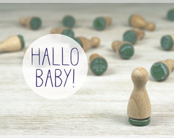 Mini-Stempel HALLO BABY! // Naturkautschuk auf Hartholz // Durchmesser 12 mm, Höhe 25 mm
