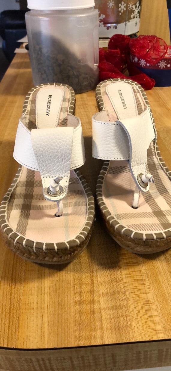 Burberry wedges. Leather.