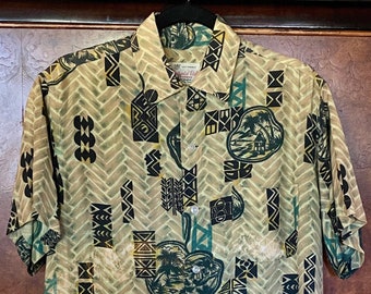 1950s Rayon Tiki Print Hawaiian Shirt M