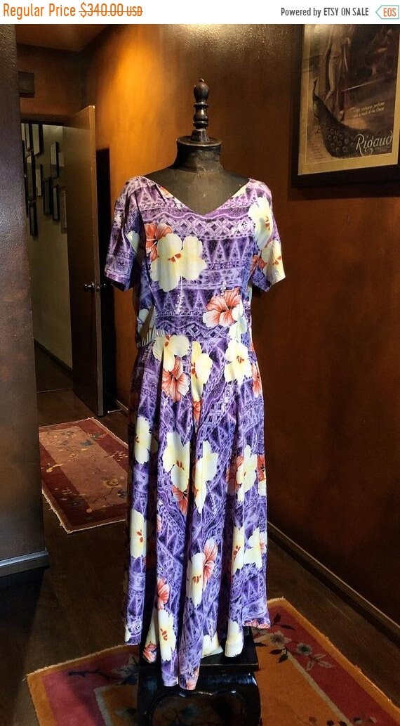 SALE 1940s Hawaiian Tapa Print Rayon Dress L