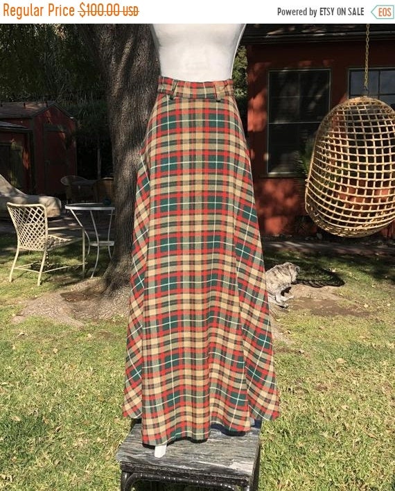 SALE 1970s Perfect Christmas Victorian Steampunk T