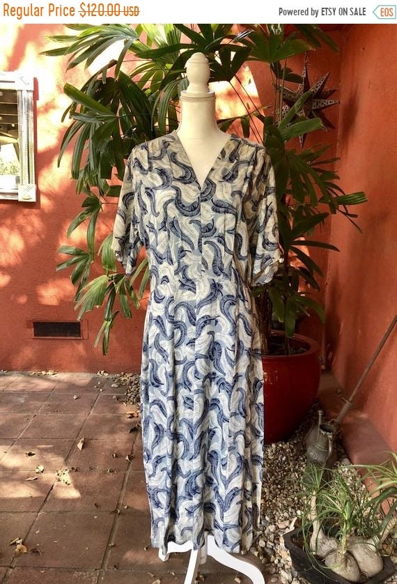 SALE 1940s Rayon Acetate Feather Print Dress L