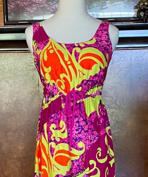 1960s Psychedelic Hawaiian Dress Kamehameha