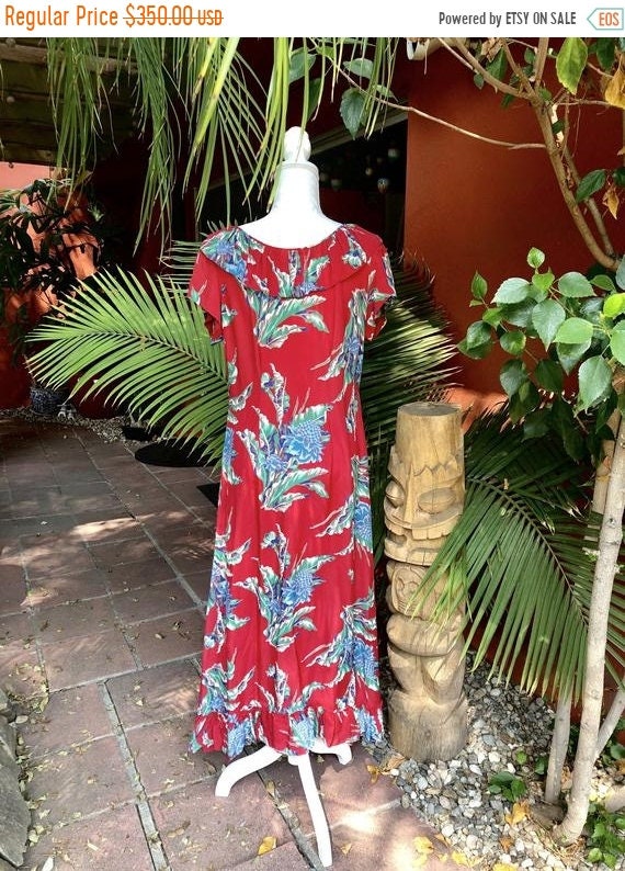 SALE 1940s Cold Rayon Hawaiian Holomu Dress L