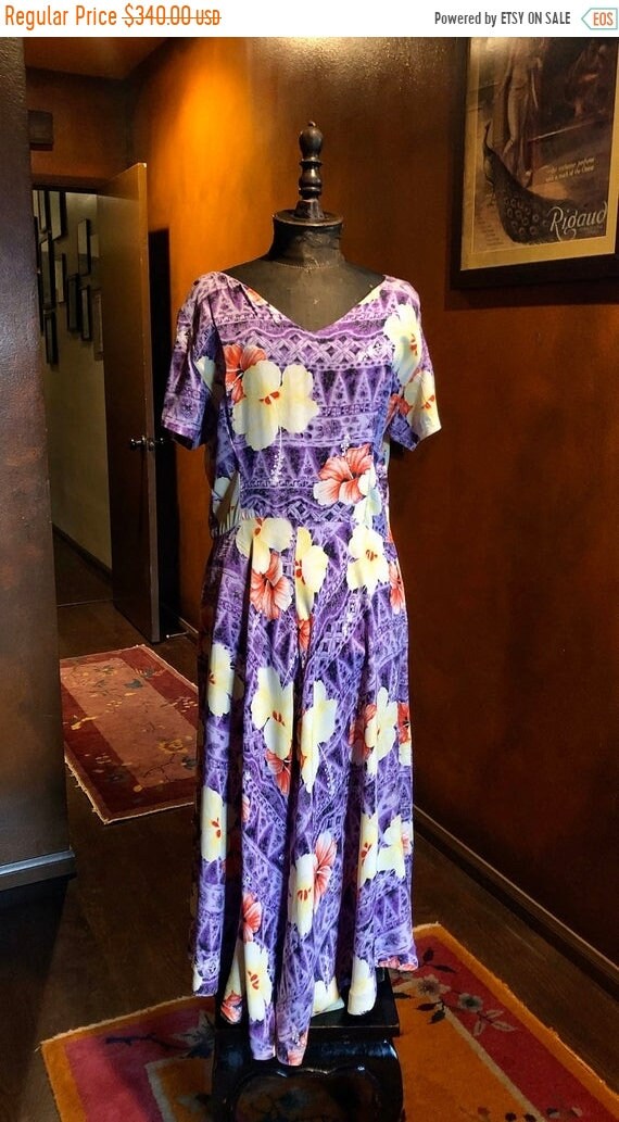 SALE 1940s Hawaiian Tapa Print Rayon Dress L