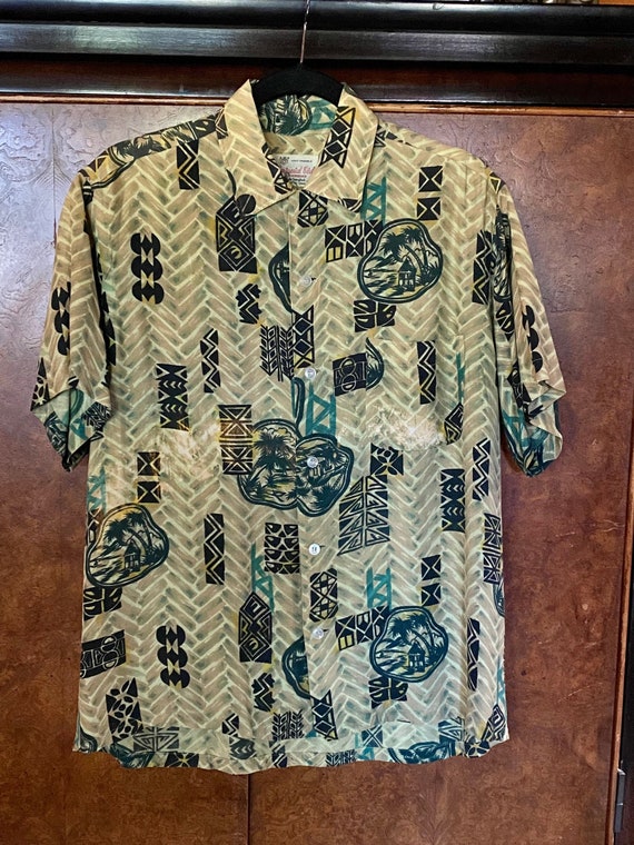 1950s Rayon Tiki Print Hawaiian Shirt M