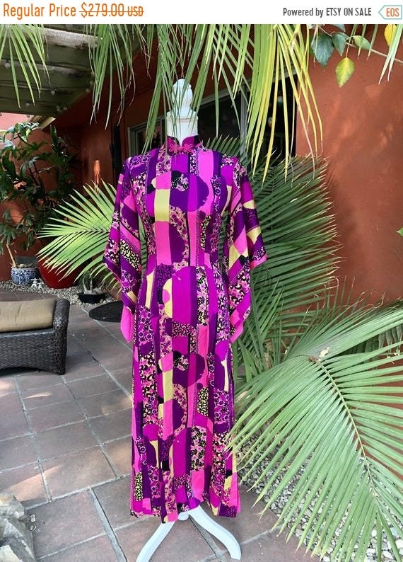 SALE 1960s Lauhala Psychedelic Pake Mu SM
