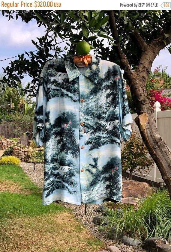 SALE 1950s Rayon Crepe Asian Hawaiian Shirt ML