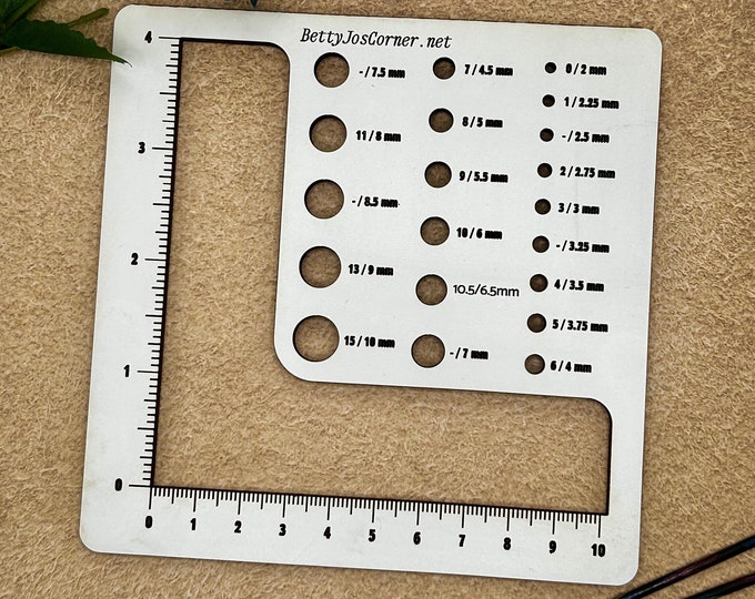 Knitting Gauge Ruler and US needle sizer