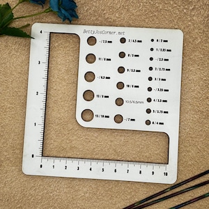 Knitting Gauge Ruler and US needle sizer