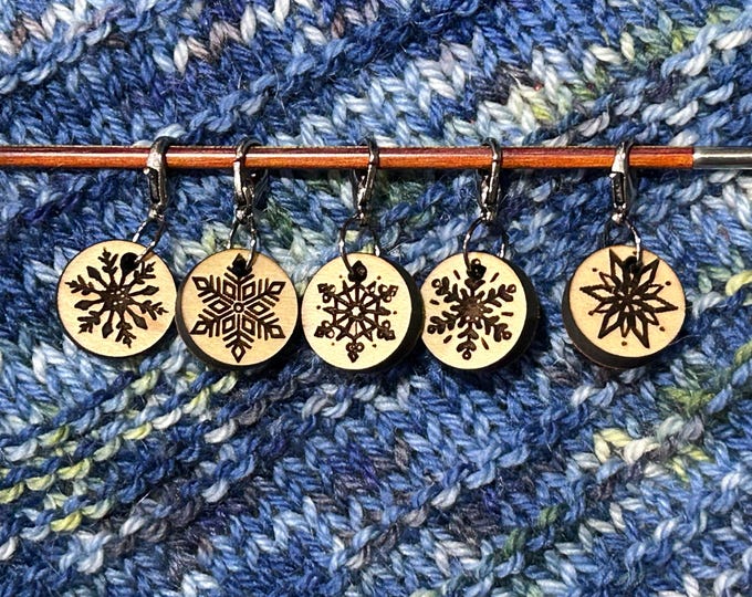 5 Gorgeous Wooden Stitch Markers - Snowflake Design, Snag-Free, Perfect for Knitting & Crochet