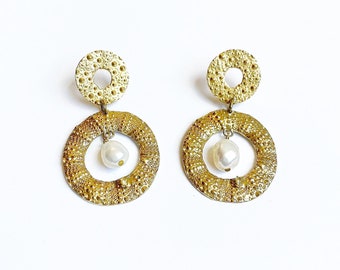 Sea Urchin Tiered Earrings ~ Tiered Earrigs ~ Urchin Circle Earrings ~ Sterling Silver Post Earrings ~ Pearl Earrings ~