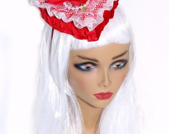 Candy Box Fascintor/ Heart Shaped Box Hat/ Queen of Hearts Headpiece/ Alice in Wonderland Headpiece/ Headdress/Valentine Crown/ Pinup Hat