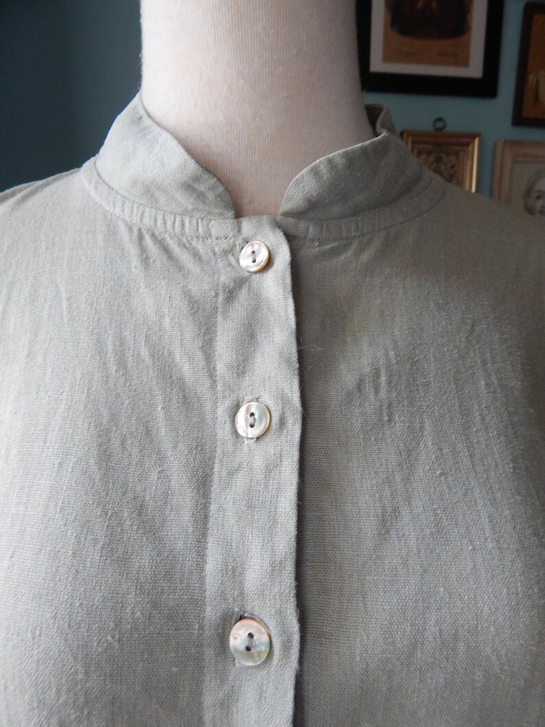 Vintage 90/'s olive green faded French linen shirt Farm House Shabby Mao collar