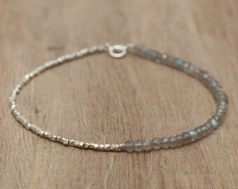 Adorable delicate bracelet made of labradorite gemstones and 99% pure silver. boho