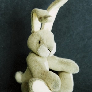 Bunny Rabbit pattern and Illustrated Instructions for Bugs, a 4" jointed miniature Rabbit (downloadable PDF)