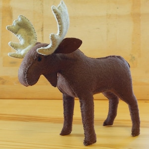 Felt Moose, Pattern and Illustrated Instructions, 7.5 inches tall (downloadable pdf)