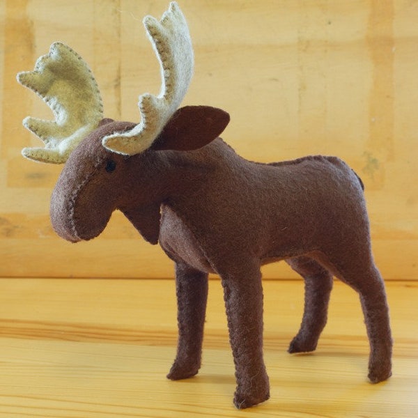 Felt Moose, Pattern and Illustrated Instructions, 7.5 inches tall (downloadable pdf)