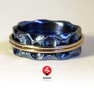 Comfort fit spinner ring. Titanium mokume gane with white and red gold 14K