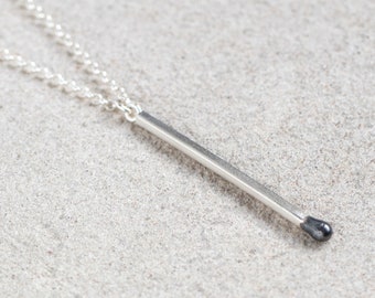 Ciondolo a forma di fiammifero in argento sterling - Gioielli minimalisti fatti a mano