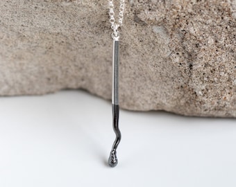 Collana con ciondolo a forma di fiammifero in argento sterling, gioielli in argento bruciato