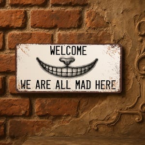 Välkommen Vi är alla galna här metallskylt 15 x 30 cm – Cheshire Cat Smile, Alice i Underlandet festdekor, väggkonst present
