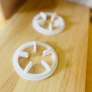 Remplacement des brûleurs de la cuisinière pour jouer à la cuisine, jouer à faire soi-même, jouer aux accessoires de cuisine, jouer à faire semblant de jouer à la table de cuisson, aux brûleurs, à la cuisinière blanche