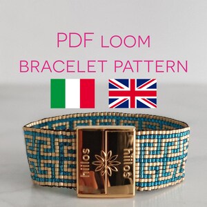 Può includere: Modello di braccialetto a telaio PDF in italiano e inglese. Il braccialetto è blu e oro con una chiusura dorata che dice "hiillos" su entrambi i lati.