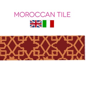 Può includere: Un motivo di piastrelle marocchine rosso e arancio con un design geometrico. Il testo "MOROCCAN TILE" è sopra il motivo delle piastrelle.