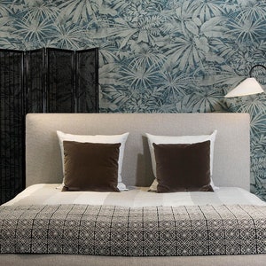 Monochrome Tropical Jungle Wallpaper/ Wallcovering Feature Wall ...