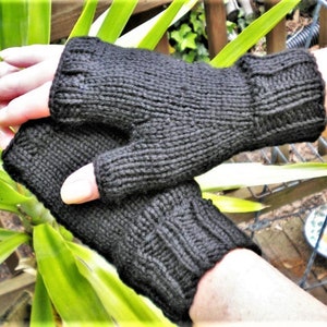 Fingerless Gloves Hand Knit Ladies&#39; Black Merino Wool Gloves With No Fingers