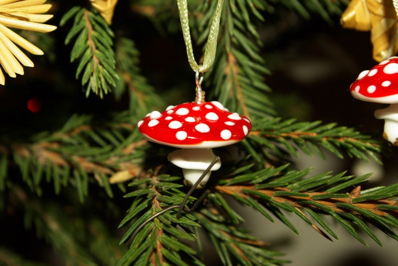 Mushroom Christmas Glass Ornament, 1pcs home decoration miniature Lampwork Glass Miniatiure Woodland Handmade Bead Theme christmas tree image 1