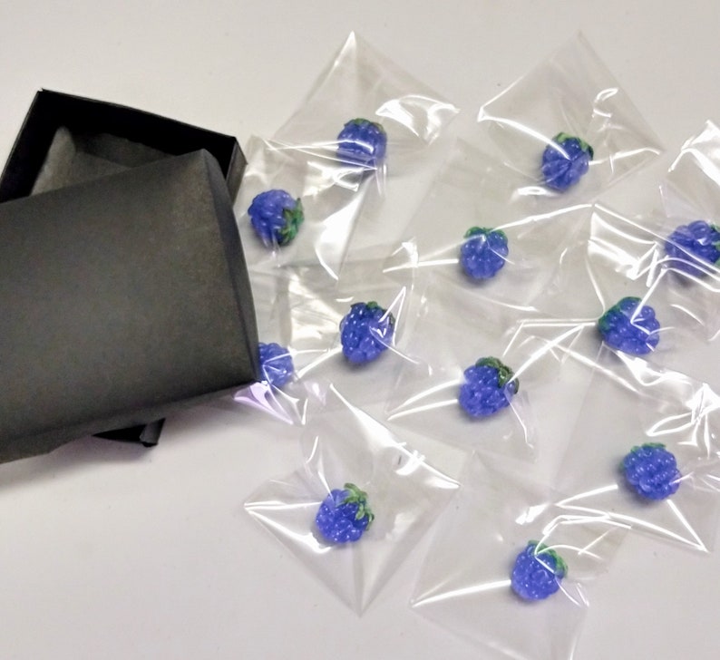 SRA 7 p Berry bead Something blue Glass Raspberry Bead Raspberry beads Lampwork glass berry Home Decor Light Periwinkle