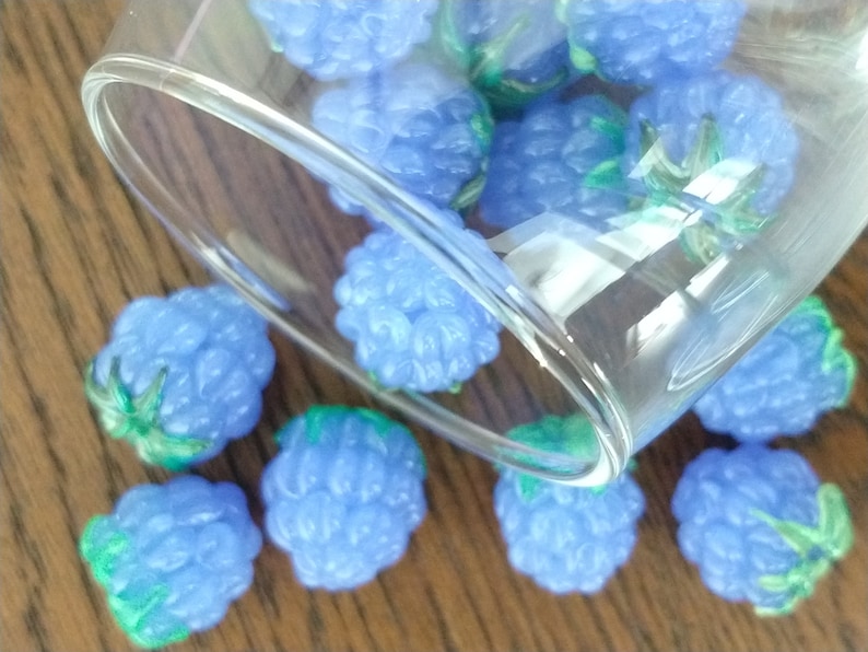 SRA 7 p Berry bead Something blue Glass Raspberry Bead Raspberry beads Lampwork glass berry Home Decor Light Periwinkle