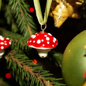 Mushroom Christmas Glass Ornament, 1pcs home decoration miniature Lampwork Glass Miniatiure Woodland Handmade Bead Theme christmas tree image 3