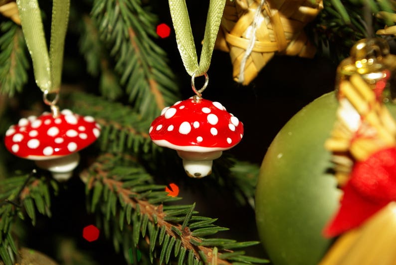 Mushroom Christmas Glass Ornament, 1pcs home decoration miniature Lampwork Glass Miniatiure Woodland Handmade Bead Theme christmas tree image 3