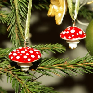 Mushroom Christmas Glass Ornament, 1pcs home decoration miniature Lampwork Glass Miniatiure Woodland Handmade Bead Theme christmas tree image 4