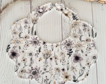 Scalloped Baby  Bib in Cottage garden print, baby girl bib, dribble bib, feeding, baby gift