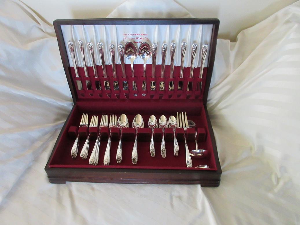 78 Pcs SILVERPLATE Flatware Service/12 Luncheon Set 1847 ROGERS