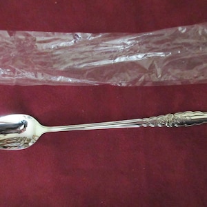 Stainless Ice Tea Sundae/Parfait SPOON from Oneida Community Flatware FLORAL GLEN Pattern Scalloped Handle w/Flowers Mint-in-Plastic Cond!