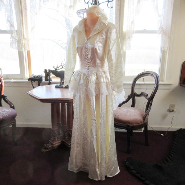 Ladies 1930s/40s Full Length Lace Trimmed Ivory Satin Fitted WEDDING Dress/GOWN with Bustle ?  HEADPIECE w/Veil and Hoop Good Condition