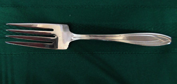 1847 年 Rogers/IS 製、アールデコ調のシルバープレート製サラダ