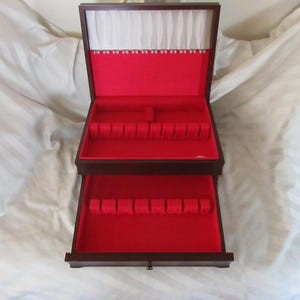 International Silver Flatware STORAGE BOX CHEST w/Drawer Traditional Style 4 Sterling/Silverplate/Stainless Holds Ser/12 & more Good Cond!