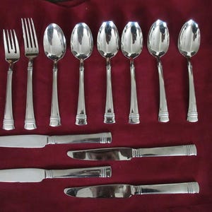 13 Asst Pcs Stainless Flatware Forks/Spoons/Knives from WALLACE in the Glossy ZENITH Pattern Narrow Line Around Width of Handle Good Cond!