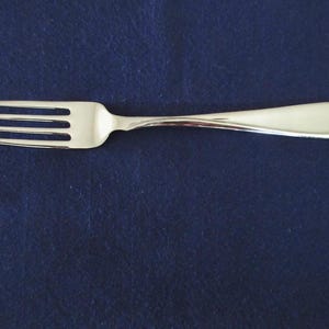 Stainless Dinner FORK from Oneida 18/8 Flatware Glossy FLIGHT aka RELIANCE Pattern w/Line Line Handle Round Tip Good Condition Polished!