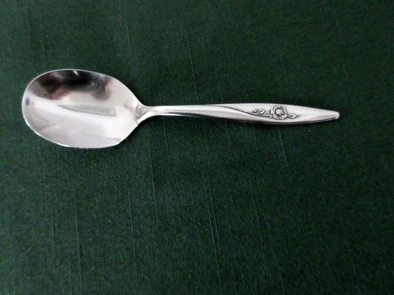 Stainless 4 1/4 Toddler Baby SPOON Oneidacraft Deluxe LASTING ROSE Pattern  Good Condition!