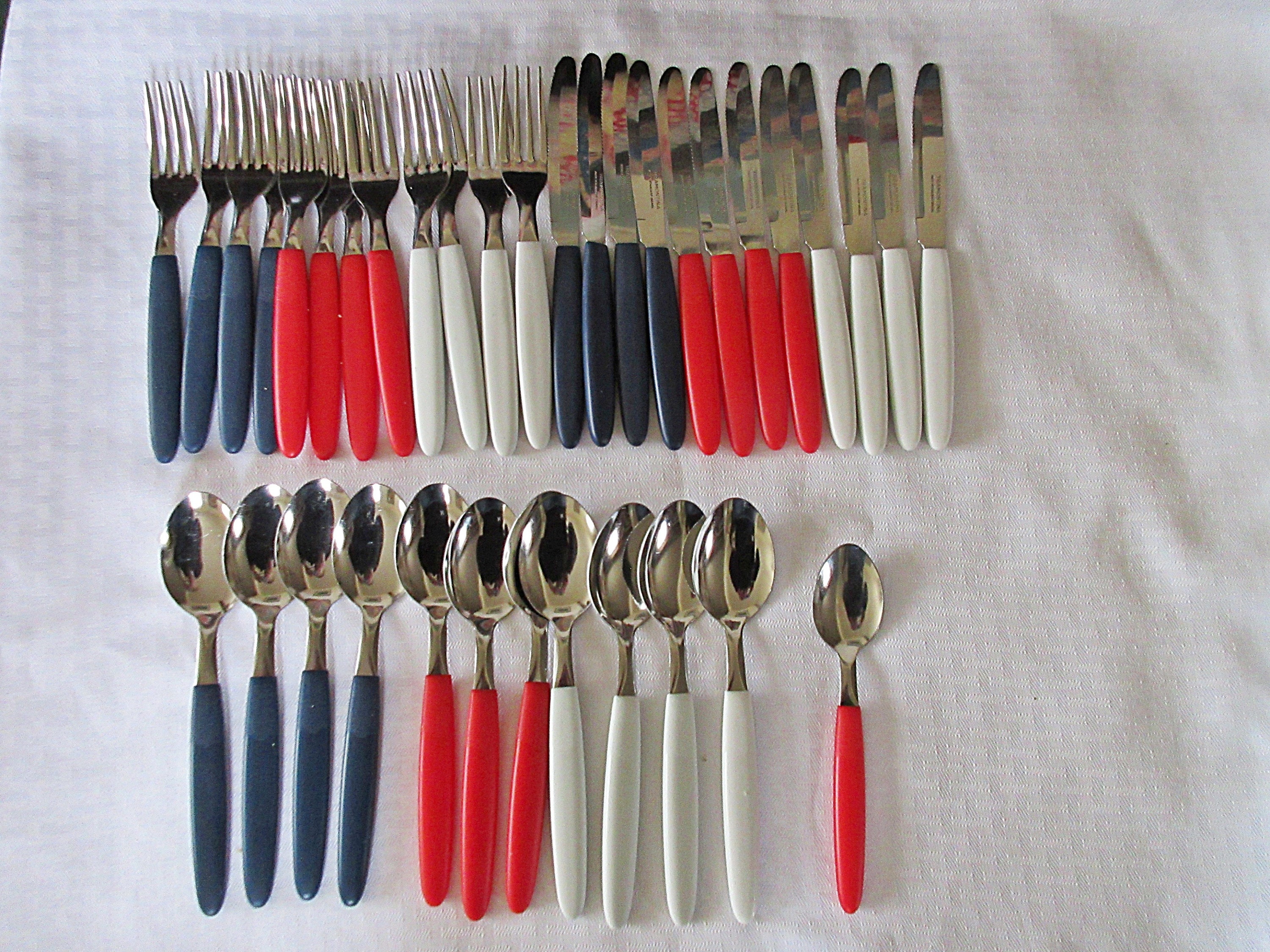 Vintage red deals handled silverware
